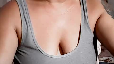 sunshine_38 online show from August 3, 2026, 9:51 pm