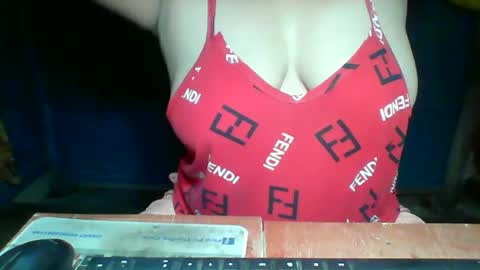 Snapshot of sunshine_789 chatting on May 11, 2026, 5:43 pm sunshine_789 online show from May 11, 2026, 5:43 pm