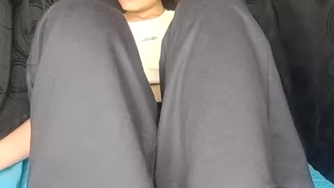 Snapshot of sunshine_days chatting on January 20, 2025, 1:39 am Annie online show from January 20, 2025, 1:39 am