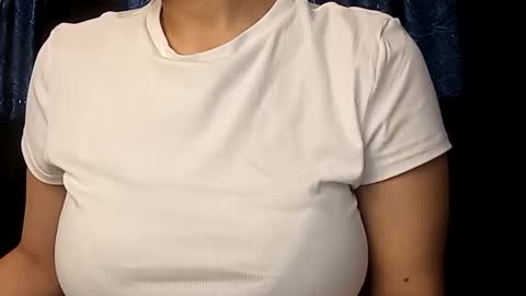 Snapshot of sunshine_days chatting on February 9, 2025, 10:32 pm Annie online show from February 9, 2025, 10:32 pm