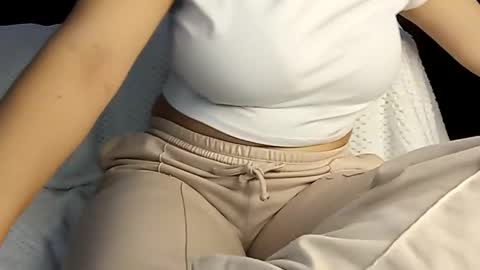 Snapshot of sunshine_days chatting on March 9, 2025, 8:42 pm Annie online show from March 9, 2025, 8:42 pm