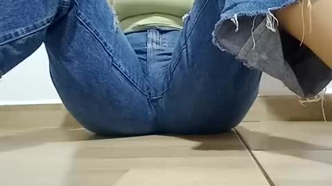 Snapshot of sunshine_days chatting on November 14, 2025, 7:01 pm Annie online show from November 14, 2025, 7:01 pm