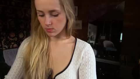 Snapshot of sunshine_pixie chatting on January 23, 2025, 11:26 pm Sunray online show from January 23, 2025, 11:26 pm