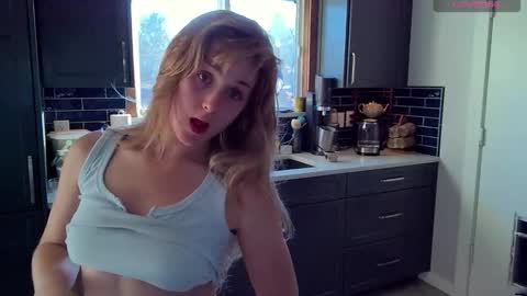 Snapshot of sunshine_pixie chatting on October 29, 2025, 11:39 pm Sunray online show from October 29, 2025, 11:39 pm