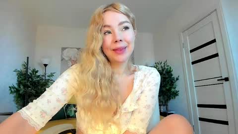 Jenn online show from April 11, 2026, 3:11 am