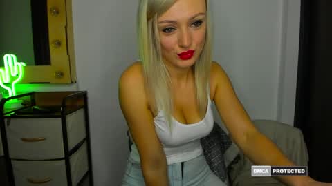 Snapshot of supernatalie chatting on June 4, 2026, 5:19 pm Natalie online show from June 4, 2026, 5:19 pm