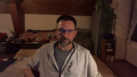 Snapshot of supersquirrel81 chatting on December 4, 2025, 6:27 pm supersquirrel81 online show from December 4, 2025, 6:27 pm