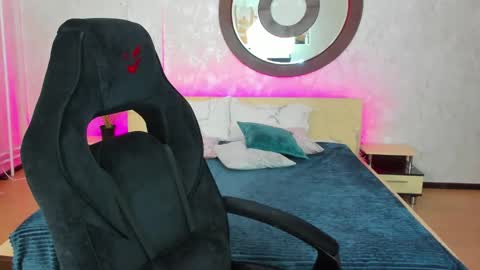 Snapshot of susan__clark chatting on January 30, 2025, 12:50 am Annie online show from January 30, 2025, 12:50 am