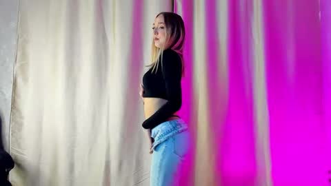 Snapshot of susan__clark chatting on February 13, 2025, 1:29 am Annie online show from February 13, 2025, 1:29 am