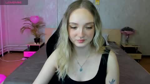 Snapshot of susan__clark chatting on February 17, 2025, 12:43 am Annie online show from February 17, 2025, 12:43 am