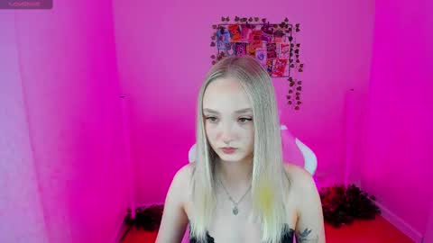 Snapshot of susan__clark chatting on March 8, 2025, 1:06 am Annie online show from March 8, 2025, 1:06 am