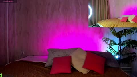 Snapshot of susan__clark chatting on October 19, 2025, 1:06 am Annie online show from October 19, 2025, 1:06 am