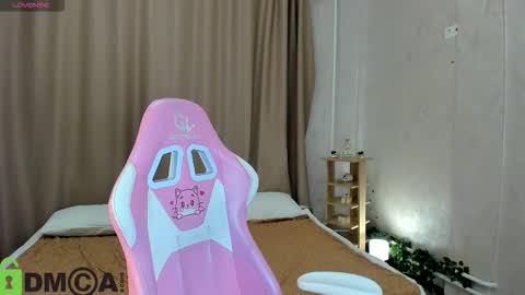 Snapshot of susan__clark chatting on November 26, 2025, 1:06 am Annie online show from November 26, 2025, 1:06 am