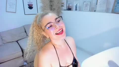 susan_blond online show from July 16, 2026, 12:11 pm