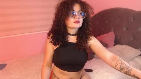 Snapshot of susan_bluee chatting on March 7, 2025, 6:24 am Susan online show from March 7, 2025, 6:24 am