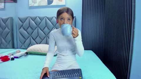 susana_sanchezz online show from March 3, 2026, 12:44 pm