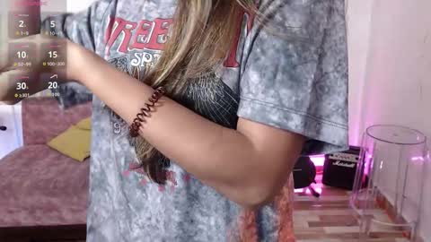 Susana hendrix    online show from November 3, 2025, 6:20 pm