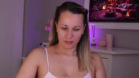 Snapshot of susanjewel chatting on November 18, 2025, 8:19 am SusanJewel online show from November 18, 2025, 8:19 am