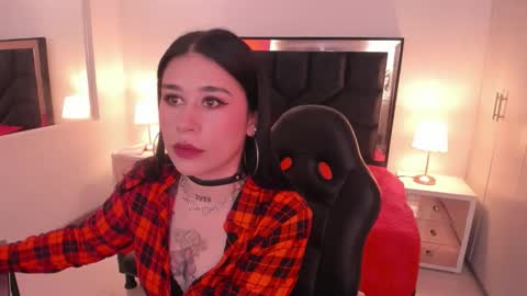 susanvilla online show from November 7, 2025, 7:58 pm