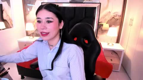 susanvilla online show from November 22, 2025, 7:46 pm