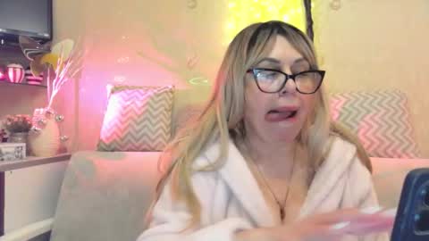 SusiexNoreen online show from February 9, 2026, 6:28 am