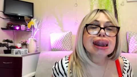 SusiexNoreen online show from March 13, 2026, 4:52 am