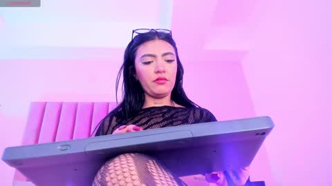 Sussan Nicole  online show from January 31, 2025, 6:03 pm