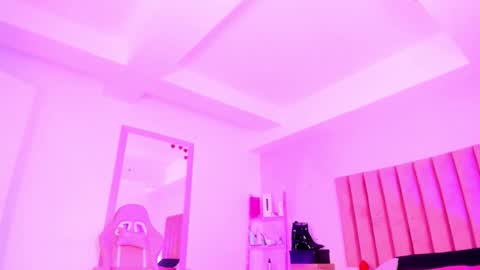 Sussan Nicole  online show from October 20, 2025, 12:16 pm