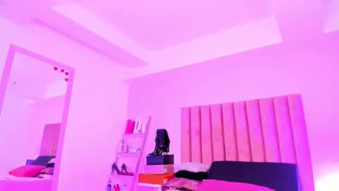 Sussan Nicole  online show from November 4, 2025, 12:48 pm