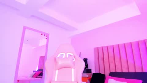 Sussan Nicole  online show from November 8, 2025, 12:16 pm