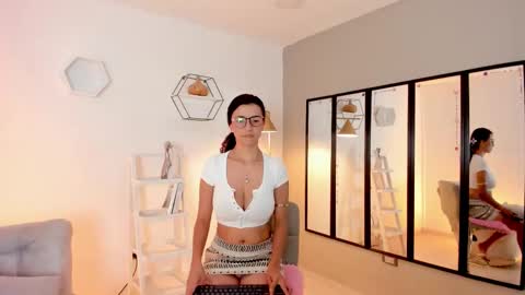 Snapshot of sussankeller_ chatting on November 15, 2025, 12:13 pm Sussan Keller online show from November 15, 2025, 12:13 pm