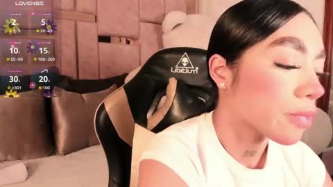 Snapshot of sussie_thompsom chatting on June 25, 2026, 4:01 am Sussie Tompsom online show from June 25, 2026, 4:01 am