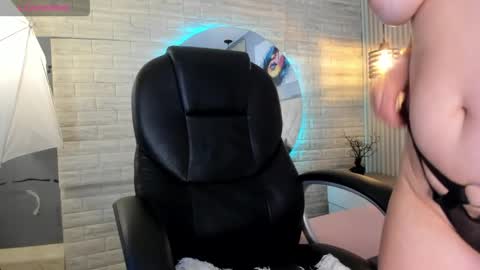 Snapshot of sussy__stone chatting on May 11, 2026, 4:04 pm online show from May 11, 2026, 4:04 pm