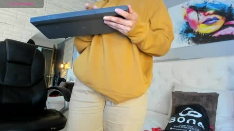 Snapshot of sussy__stone chatting on May 13, 2026, 11:51 am online show from May 13, 2026, 11:51 am