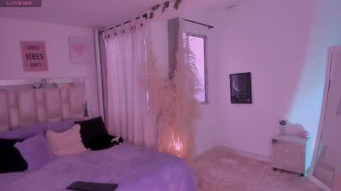 sussy_bell_ online show from July 24, 2026, 9:24 pm