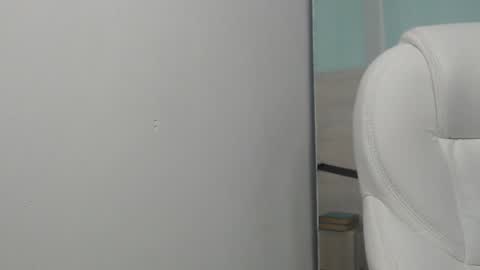 sussy leon online show from February 13, 2025, 12:43 pm