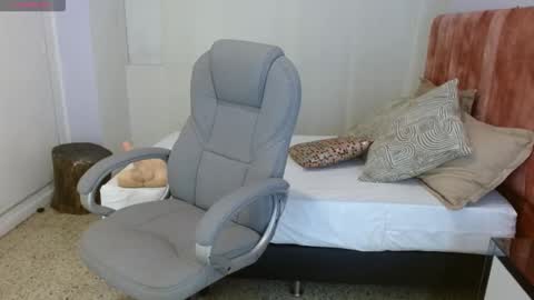 sussy leon online show from September 22, 2025, 12:40 pm