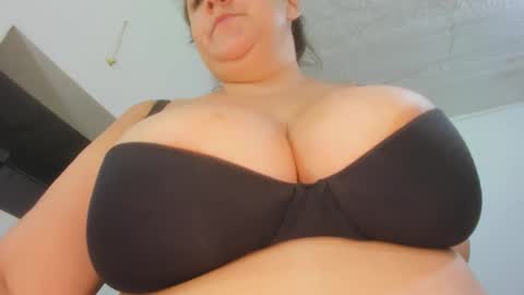 Snapshot of susy_bigboobss chatting on May 20, 2026, 11:00 pm susy bigboobss online show from May 20, 2026, 11:00 pm