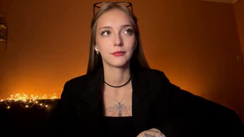 Jessica online show from October 9, 2025, 3:32 pm