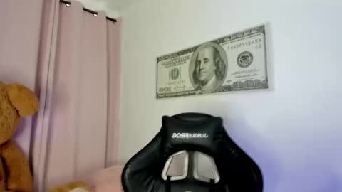 Snapshot of suzan__cooper2 chatting on September 21, 2025, 6:20 pm suzan__cooper2 online show from September 21, 2025, 6:20 pm