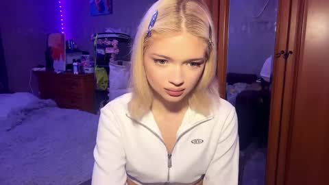 Snapshot of suzannabarmes chatting on May 13, 2026, 9:44 pm Stacy online show from May 13, 2026, 9:44 pm