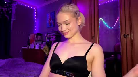 Snapshot of suzannabarmes chatting on May 16, 2026, 12:18 am Stacy online show from May 16, 2026, 12:18 am