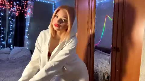 Snapshot of suzannabarmes chatting on June 10, 2026, 1:06 am Stacy online show from June 10, 2026, 1:06 am
