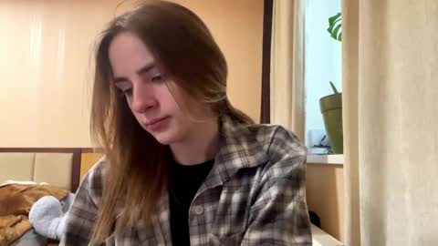 Snapshot of suzannetigerino chatting on April 20, 2026, 7:33 am Emila online show from April 20, 2026, 7:33 am