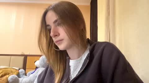 Emila online show from June 6, 2026, 1:38 pm