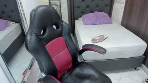 Snapshot of suzetmonaco chatting on July 18, 2026, 7:28 pm S U Z E T online show from July 18, 2026, 7:28 pm
