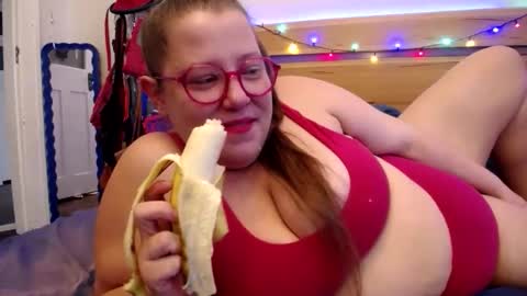 Snapshot of suziestardust chatting on February 10, 2026, 12:48 am suzie stardust online show from February 10, 2026, 12:48 am