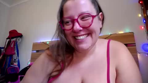 Snapshot of suziestardust chatting on February 16, 2026, 12:29 am suzie stardust online show from February 16, 2026, 12:29 am