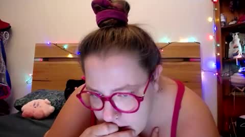 Snapshot of suziestardust chatting on February 21, 2026, 10:27 am suzie stardust online show from February 21, 2026, 10:27 am