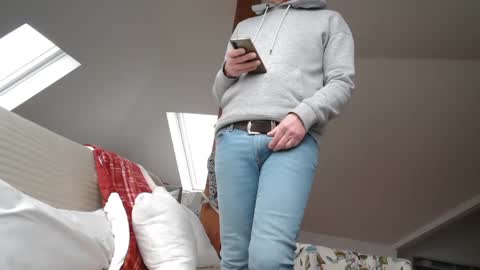 Snapshot of suzisshowboyxl chatting on December 27, 2024, 1:07 pm Mmaxime1 online show from December 27, 2024, 1:07 pm